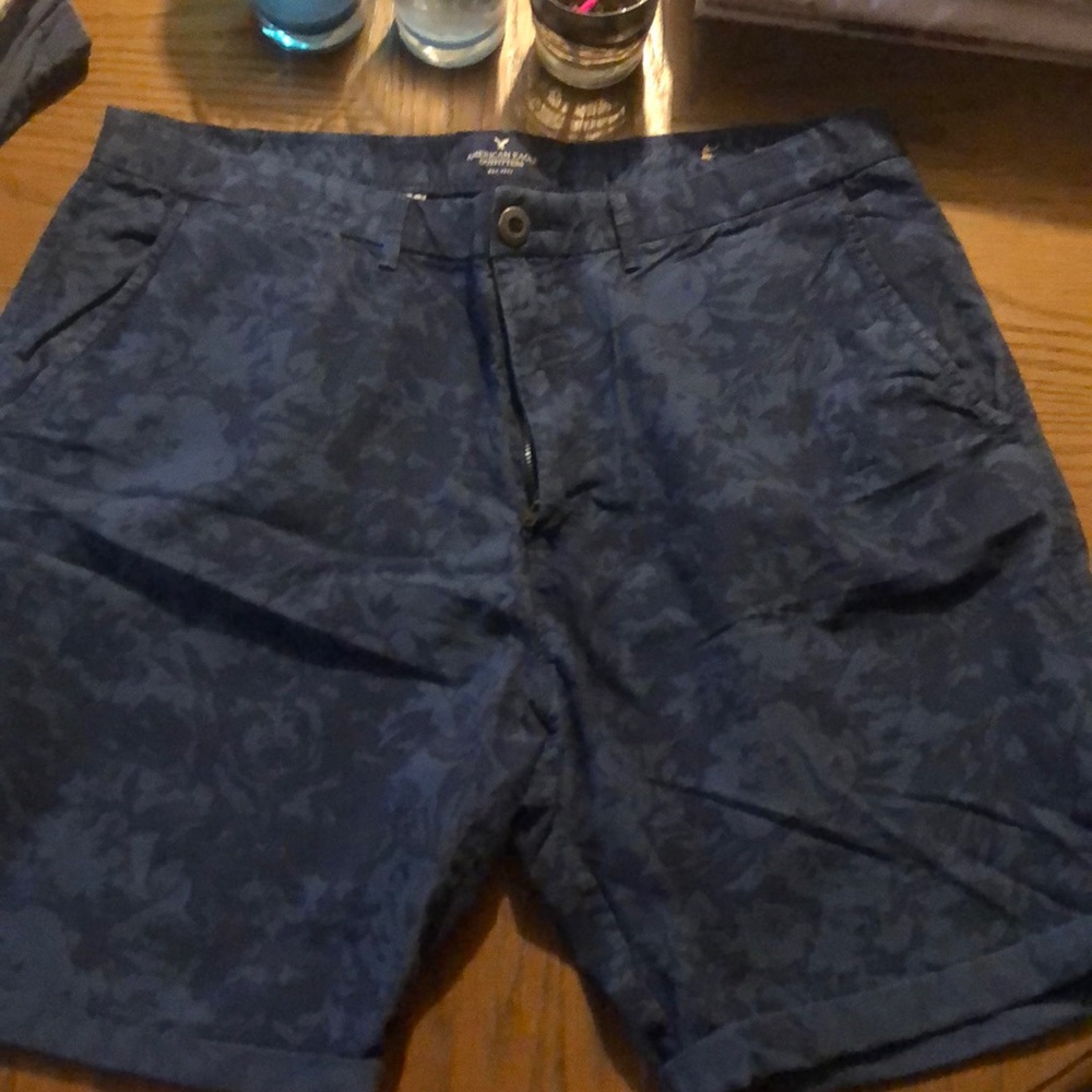 American Eagle Blue flower print shorts